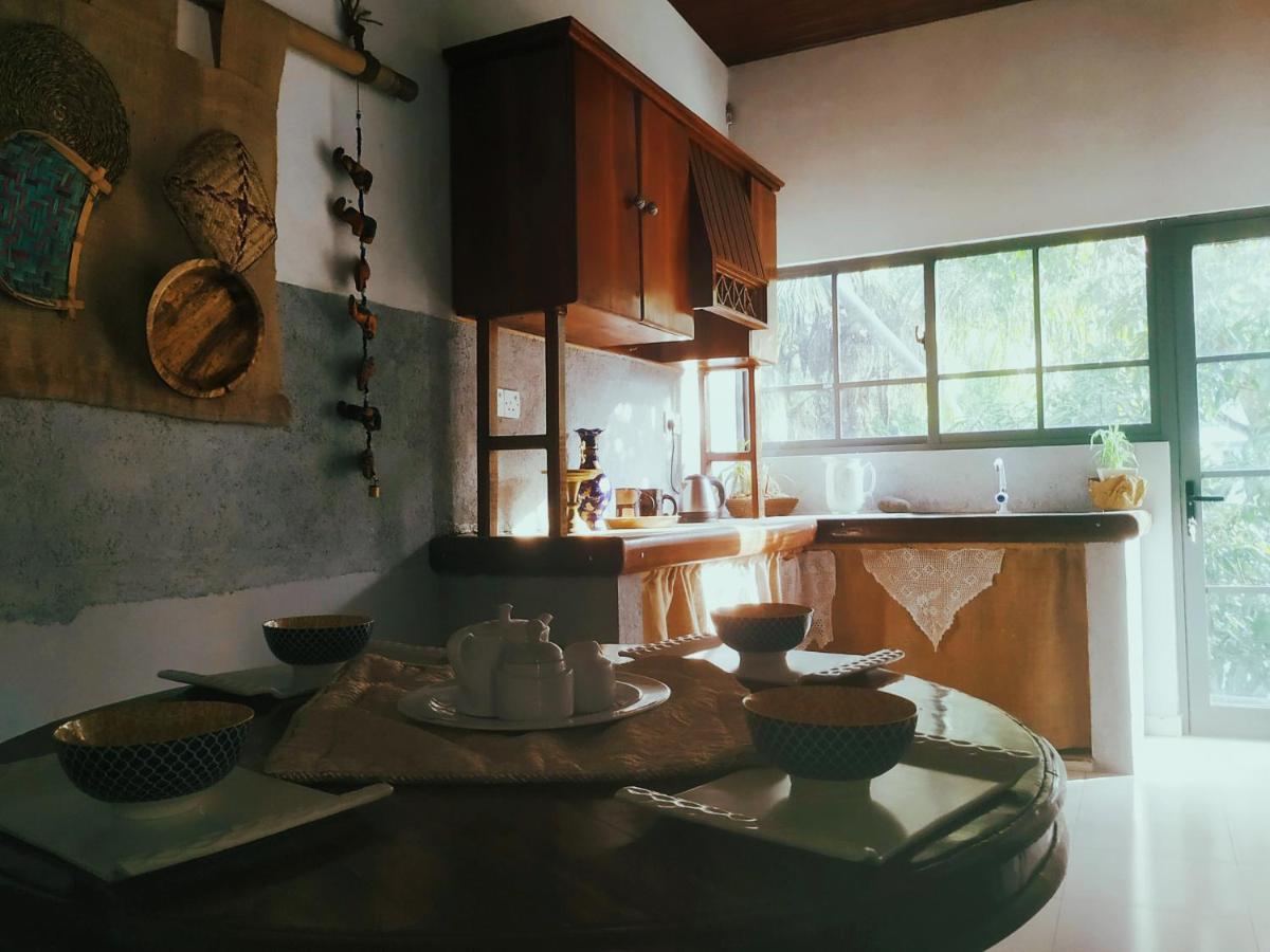 Barefoot Inn Κάντι Εξωτερικό φωτογραφία
