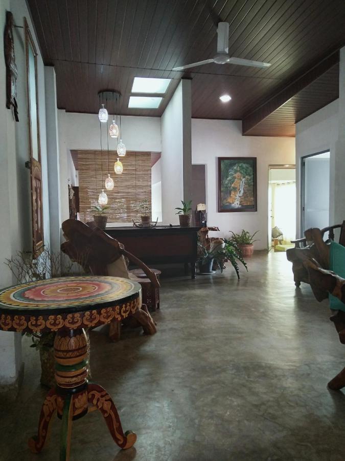 Barefoot Inn Κάντι Εξωτερικό φωτογραφία