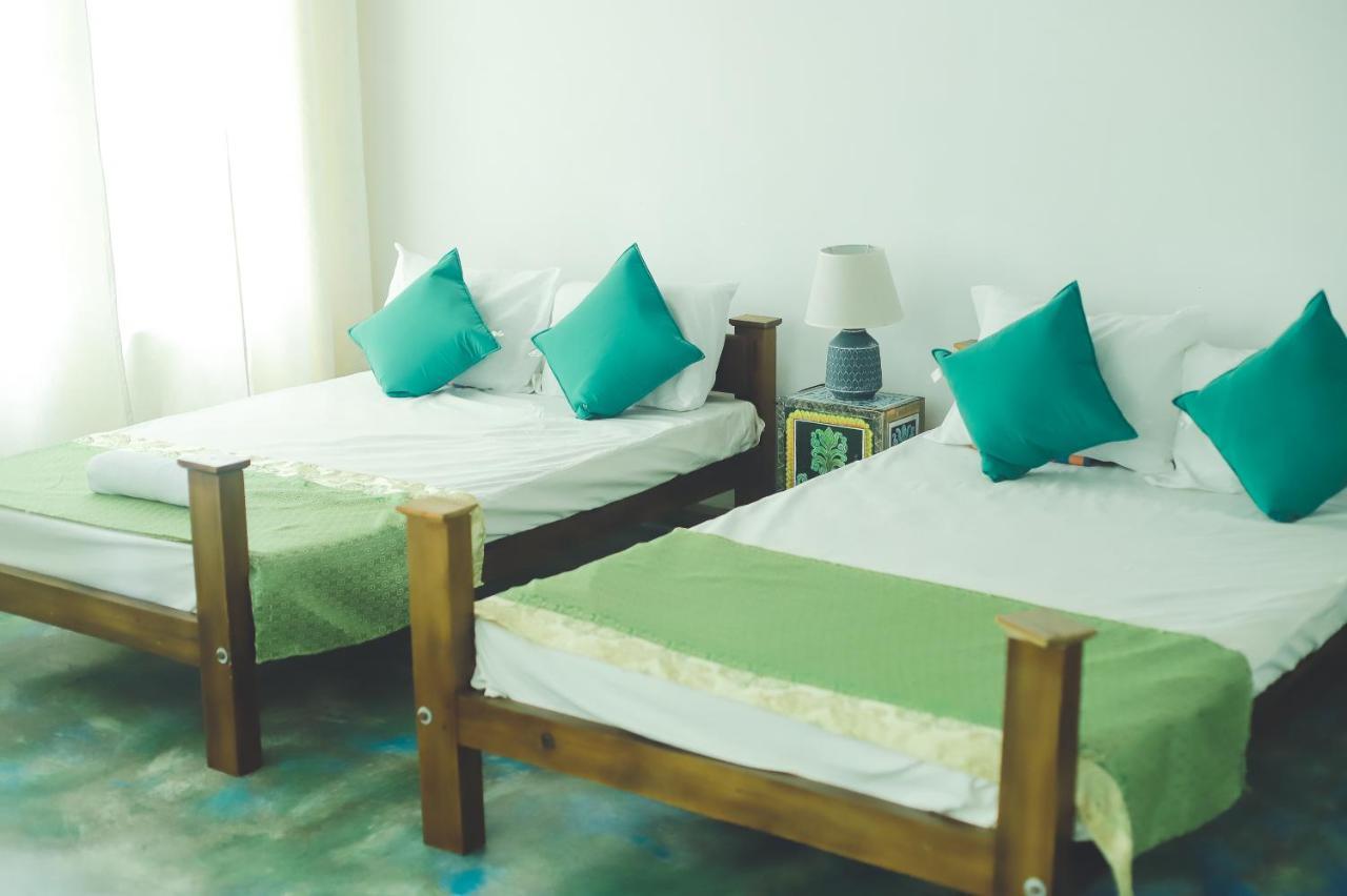 Barefoot Inn Κάντι Εξωτερικό φωτογραφία