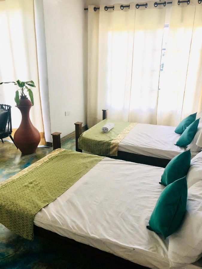 Barefoot Inn Κάντι Εξωτερικό φωτογραφία